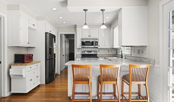 85 Lawton Rd, Canton, CT 06019