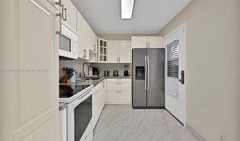 3101 N Country Club Dr 105, Aventura, FL 33180