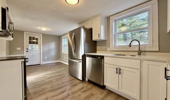 29 Fordway St, Derry, NH 03038