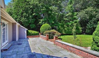 15 Sylvia Ln, Lincoln, RI 02865