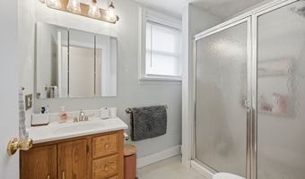 17 Lake Ave, Danbury, CT 06810
