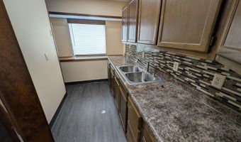 305 E 38th St, Anderson, IN 46013