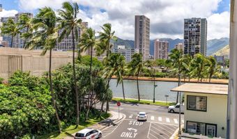 445 Kaiolu St 407, Honolulu, HI 96815