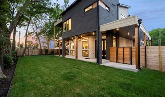 609 SW 4th St, Bentonville, AR 72712