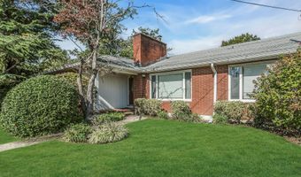260 Oakridge Ln, Albertson, NY 11507