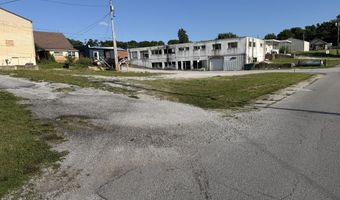 130 W Webster Ave, Ava, MO 65608