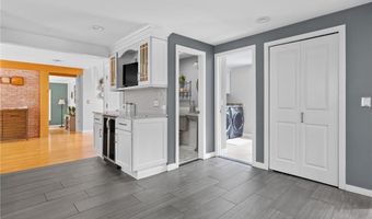 20 Beechwood Dr, Cranston, RI 02921