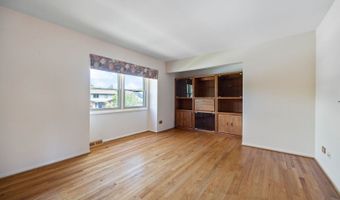 2218 N Williamsburg St, Arlington Heights, IL 60004