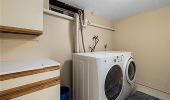 788 Namquid Dr, Warwick, RI 02888