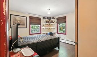 70 Lindley Ave, North Kingstown, RI 02852