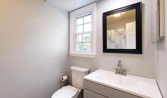 8010 OLD PARSONAGE Ct, Alexandria, VA 22315