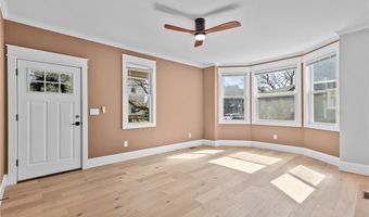 20 Summer St, Newport, RI 02840