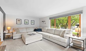 3207 CRESTVIEW Dr, Appleton, WI 54915
