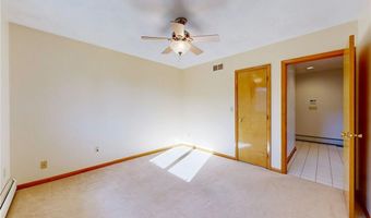 40 Phenix Ridge Dr, Cranston, RI 02921