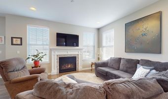 3221 N Heritage Ln, Arlington Heights, IL 60004