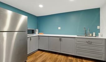 4970 BATTERY Ln 108, Bethesda, MD 20814