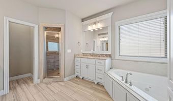 702 SE Eaton St, Bentonville, AR 72712