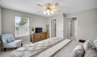 6 Yorkshire Ct, Algonquin, IL 60102