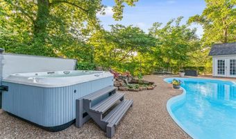 702 Dewoody Dr, Bentonville, AR 72712