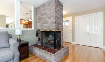 33 Rosewood Ln, Cumberland, RI 02864