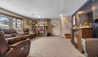 11 Linda Ln, Aberdeen, SD 57401