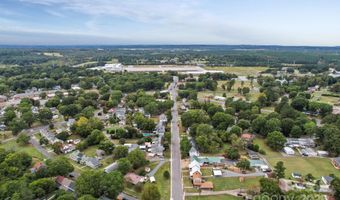 196 Spruce St, Badin, NC 28009