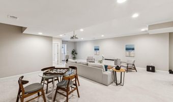 2354 N QUEBEC St, Arlington, VA 22207