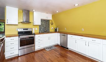 532 W Riverside Rd, Ames, IA 50010