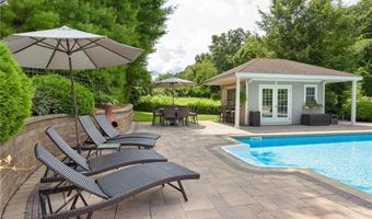 81 Crest Dr, Cranston, RI 02921