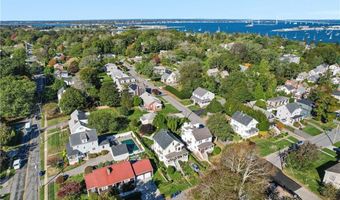 99 Roseneath Ave, Newport, RI 02840