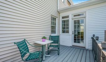 33 S Bay Ave, Amityville, NY 11701