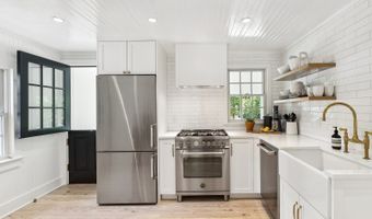 6 Cozzens Ln, Amagansett, NY 11930
