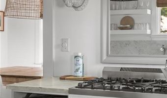 193 Coggeshall Ave, Newport, RI 02840