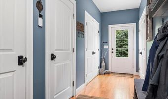 121 Stillwater Rd, Smithfield, RI 02917