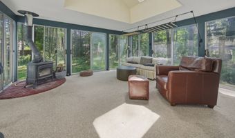 32 Fox Den Rd, Avon, CT 06001