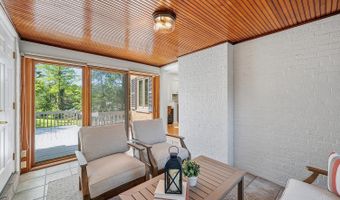 3119 N Farmcrest Dr, Amberley, OH 45213