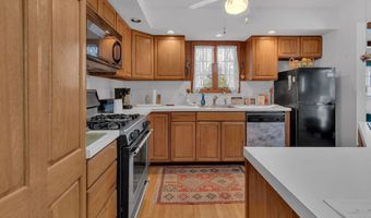 78 Nautilus St, Beachwood, NJ 08722