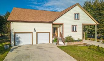 13 Chantilly Ter, Bay St. Louis, MS 39520
