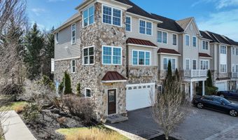 12 White Oak Ln 112, Aberdeen, NJ 07747