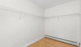 220 Island Dr, Middletown, RI 02842