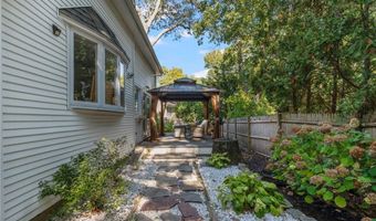 84 Hickory Dr, East Greenwich, RI 02818