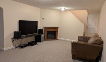 99 Yankee Ave, Bangor, ME 04401