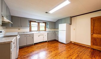 703 A & B Adderton St, Americus, GA 31719