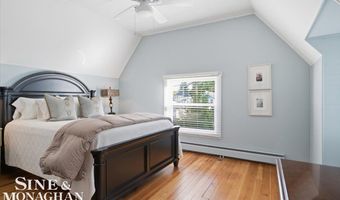 206 Edgewater Dr, Algonac, MI 48001