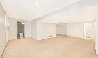 5521 Lohr Lake Dr, Ann Arbor, MI 48108