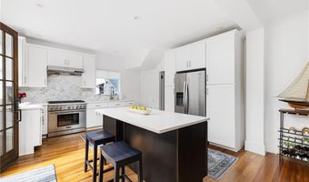 5 Mt. Vernon St, Newport, RI 02840