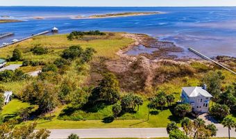 94 Bay Ave, Apalachicola, FL 32320