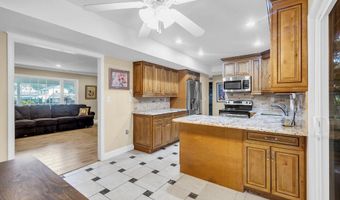 9 Jubilee Cir, Aberdeen, NJ 07747