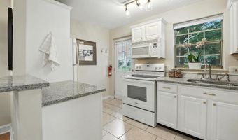 1305 E ABINGDON Dr 2, Alexandria, VA 22314