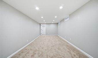 1097 Oak Tree Rd, Akron, OH 44320